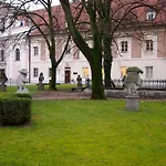 Apartamento Mitte 2 Schlafzimmer Ruhig Mit Carport Und Garten
