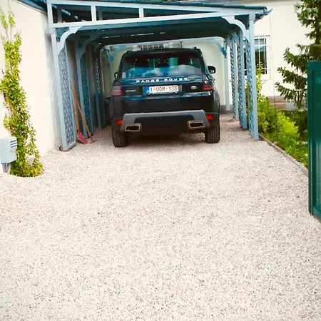 Steyr Mitte Strand Cottage 1 Schlafzimmer Und 1 Schlafkabinett Parken Im Garten Apartment Steyr