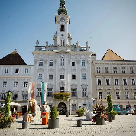 Apartment Cozy Apartment Steyr Mitte, Ruhig, Parkplatz, Terasse, 2 Schlafzimmer, Wlan *