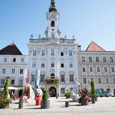 Apartment Cozy Apartment Steyr Mitte, Ruhig, Parkplatz, Terasse, 2 Schlafzimmer, Wlan *