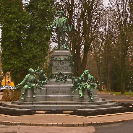 Zentrales Apartment Mit Schnellem Internet Parkplatz 2 Schlafzi Und Ruhig Appartement *