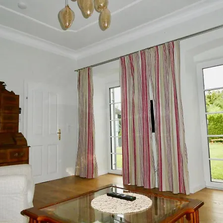 Cozy Apartment Steyr Mitte, Ruhig, Parkplatz, Terasse, 2 Schlafzimmer, Wlan Steyr