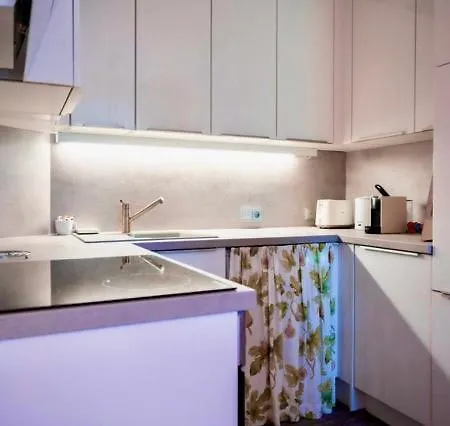 Mitte, Ruhig, 2 Schlafzi, Carport, Wlan Apartament