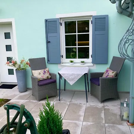 Mitte 1 Schlafzimmer Und 1 Schlafkabinett Parken Im Garten *