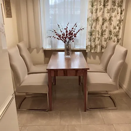 Apartamento Mitte 2 Schlafzimmer Ruhig Mit Carport Und Garten Steyr