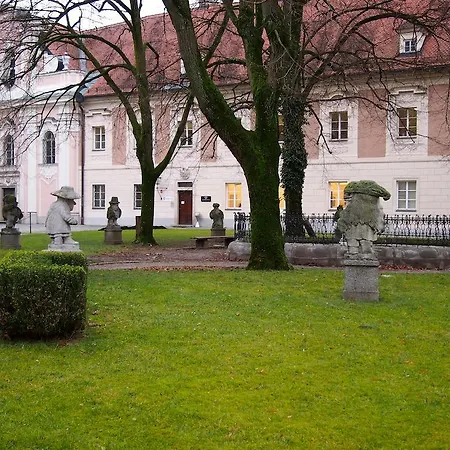 Apartment Steyr Mitte Strand Cottage 1 Schlafzimmer Und 1 Schlafkabinett Parken Im Garten