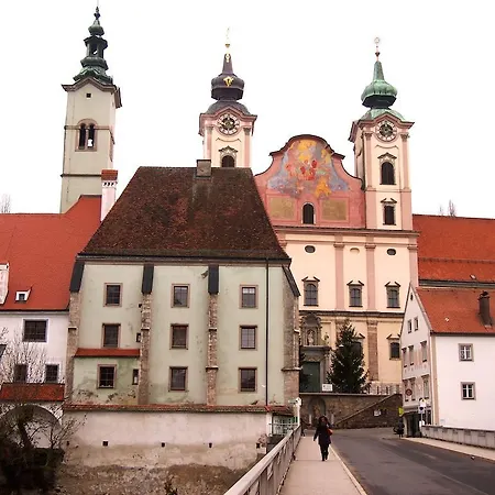 Cozy Apartment Steyr Mitte, Ruhig, Parkplatz, Terasse, 2 Schlafzimmer, Wlan Apartment