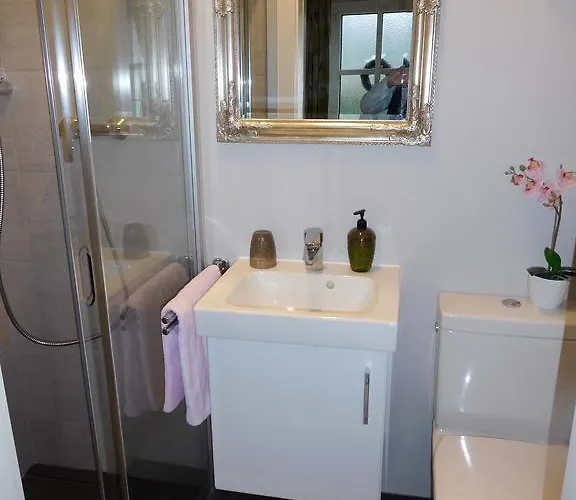 Zentrales Mit 2 Schlafzimmer Und Parkplatz Ruhig Und Schnelles Internet Steyr