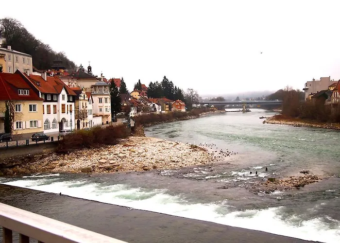 Steyr Mitte 2 Schlafzimmer Apartment Ruhig Mit Carport Und Garten