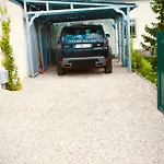 Mitte 2 Schlafzimmer Ruhig Mit Carport Und Garten Daire Steyr