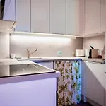 Mitte 2 Schlafzimmer Ruhig Mit Carport Und Garten Daire