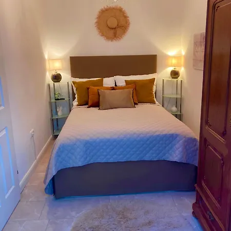 Apartmán Zentrales Mit 2 Schlafzimmer Und Parkplatz Ruhig Und Schnelles Internet *