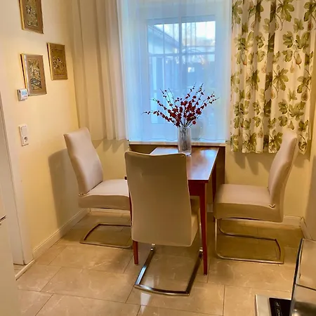 Apartmán Zentrales Mit 2 Schlafzimmer Und Parkplatz Ruhig Und Schnelles Internet