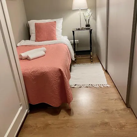 Steyr Mitte 2 Schlafzimmer Apartment Ruhig Mit Carport Und Garten Appartement *