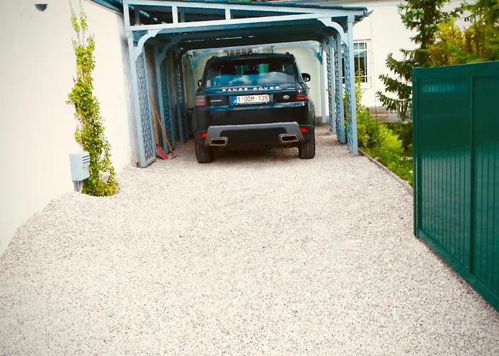 Zentrales Mit 2 Schlafzimmer Und Parkplatz Ruhig Und Schnelles Internet Apartmán Steyr