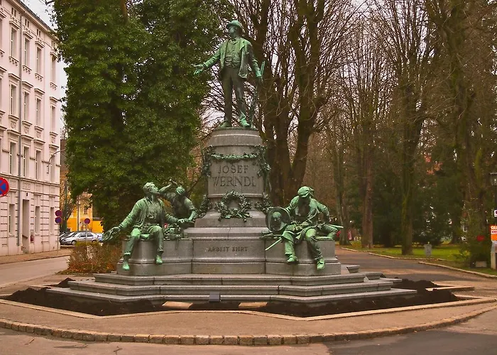 Steyr Mitte 2 Schlafzimmer Apartment Ruhig Mit Carport Und Garten Appartement *