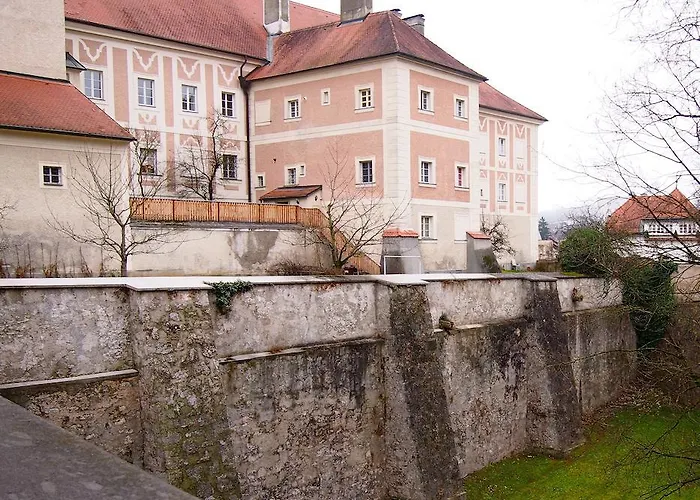 Steyr Mitte 2 Schlafzimmer Apartment Ruhig Mit Carport Und Garten Appartement Steyr