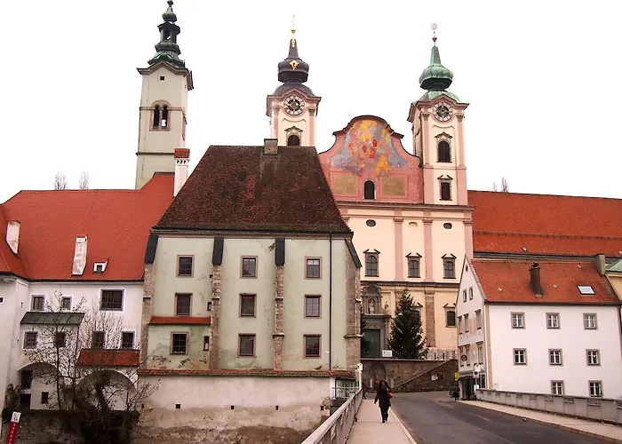 Steyr Mitte 2 Schlafzimmer Apartment Ruhig Mit Carport Und Garten Appartement