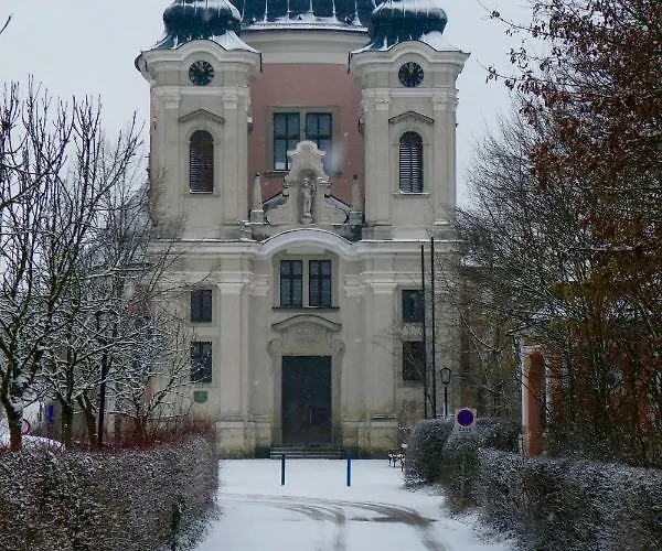 Zentrales Mit 2 Schlafzimmer Und Parkplatz Ruhig Und Schnelles Internet * Steyr